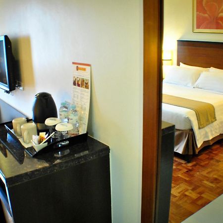 Fersal Hotel Neptune Makati Makati City Exterior photo