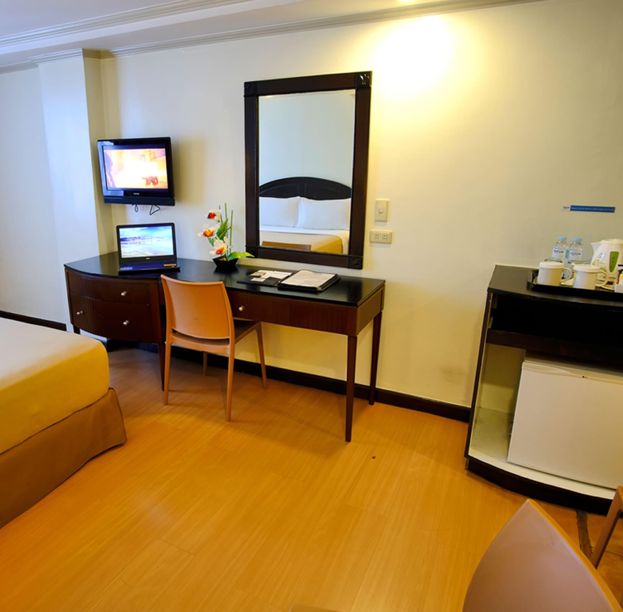 Fersal Hotel Neptune Makati Makati City Exterior photo