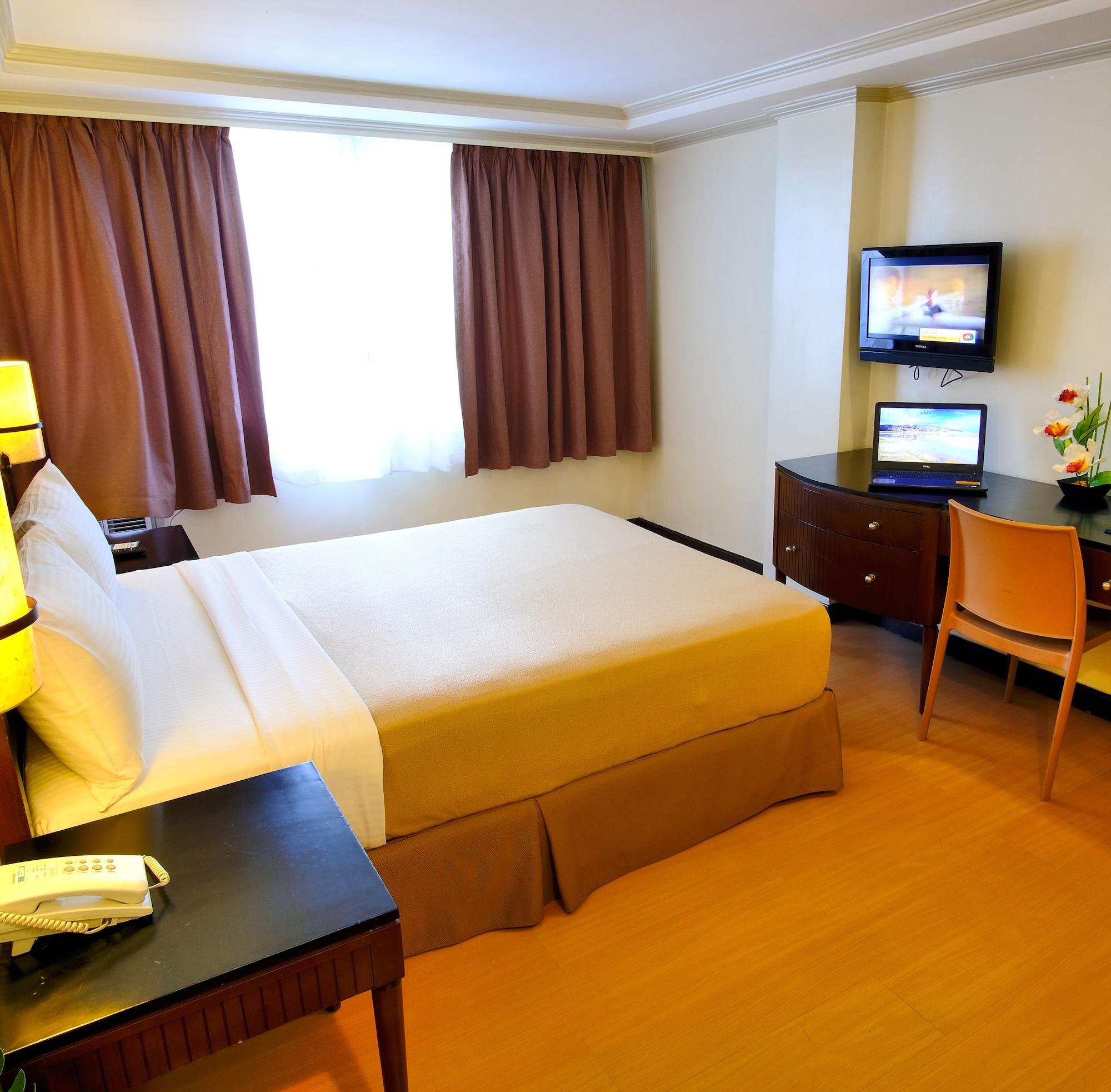 Fersal Hotel Neptune Makati Makati City Exterior photo