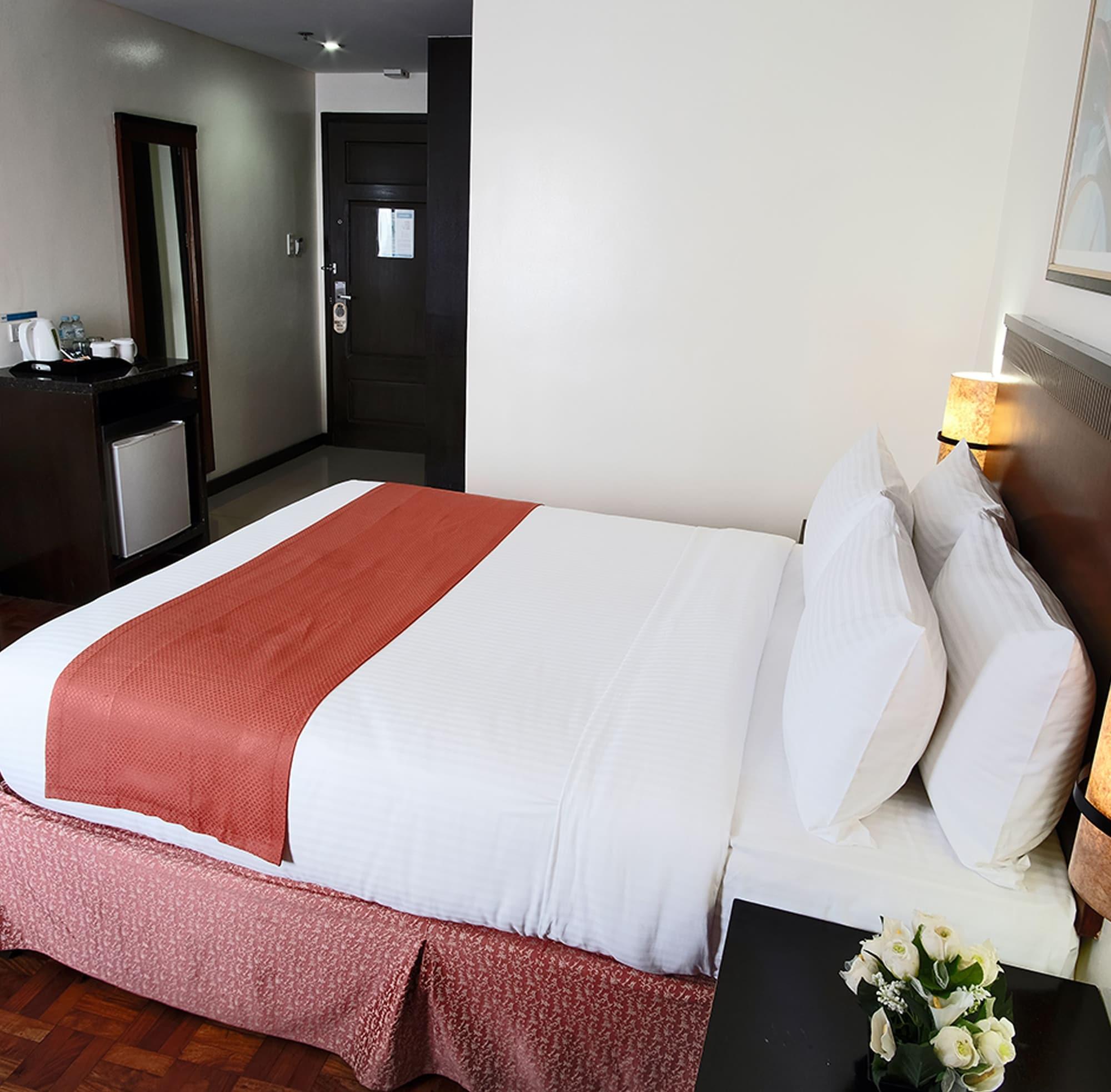 Fersal Hotel Neptune Makati Makati City Exterior photo