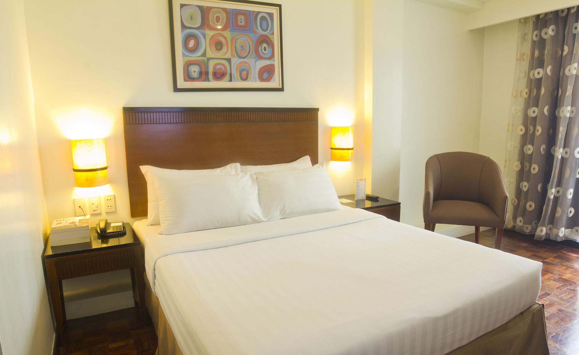 Fersal Hotel Neptune Makati Makati City Exterior photo