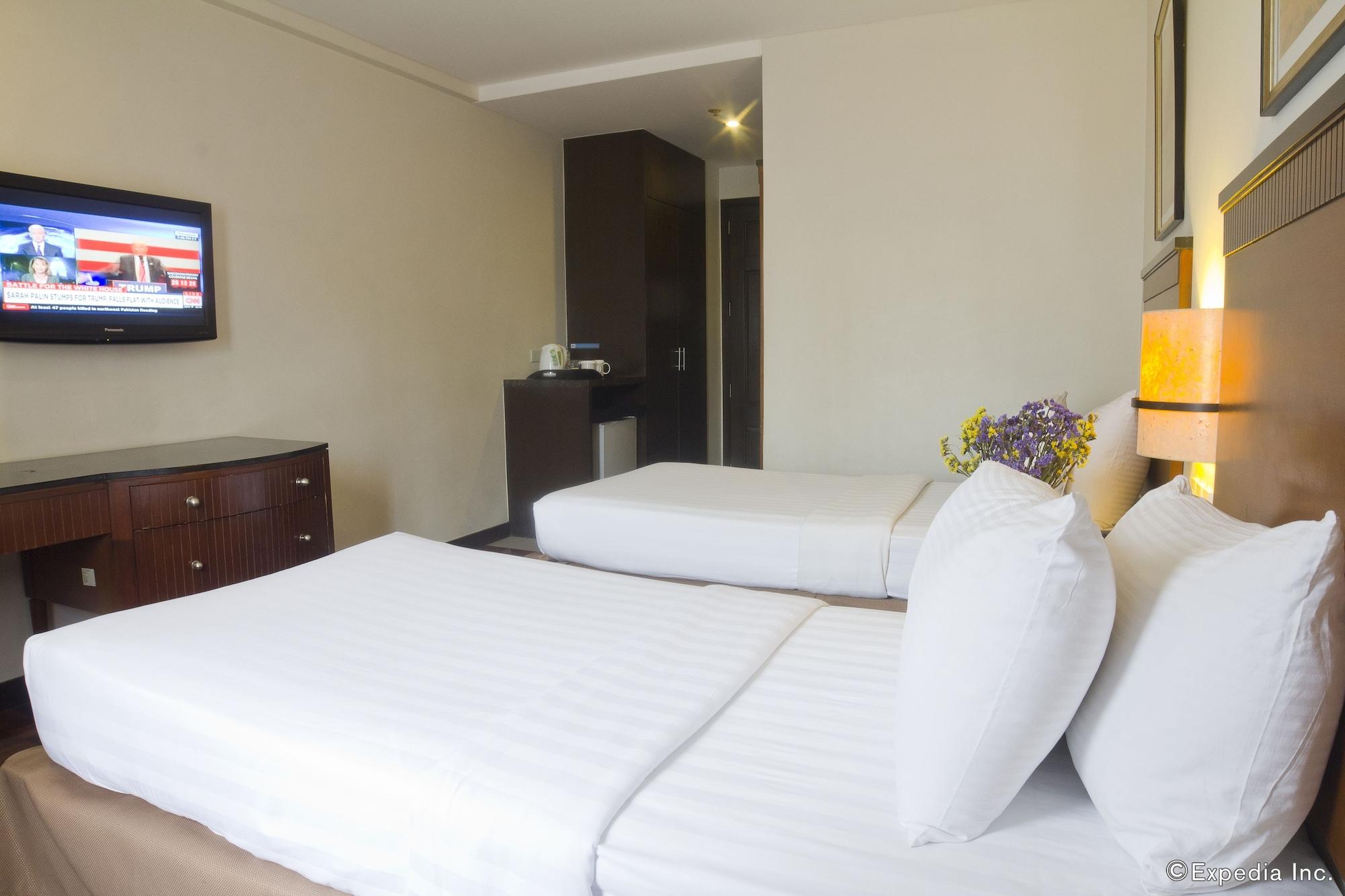 Fersal Hotel Neptune Makati Makati City Exterior photo
