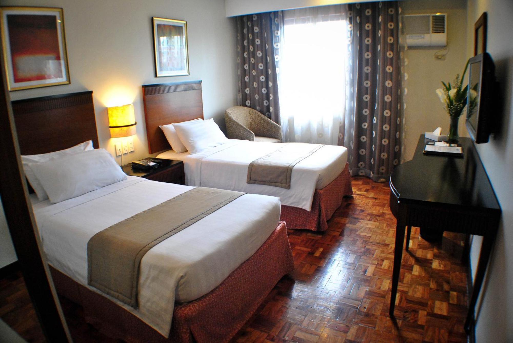 Fersal Hotel Neptune Makati Makati City Exterior photo