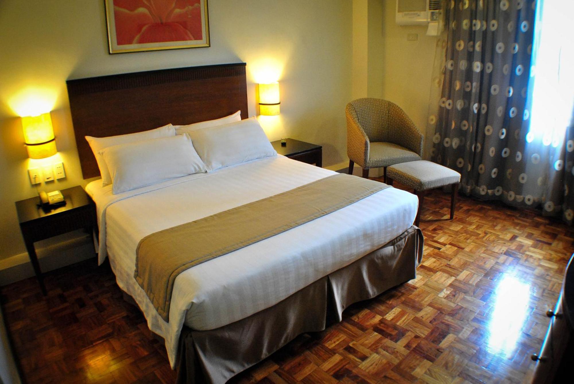 Fersal Hotel Neptune Makati Makati City Exterior photo