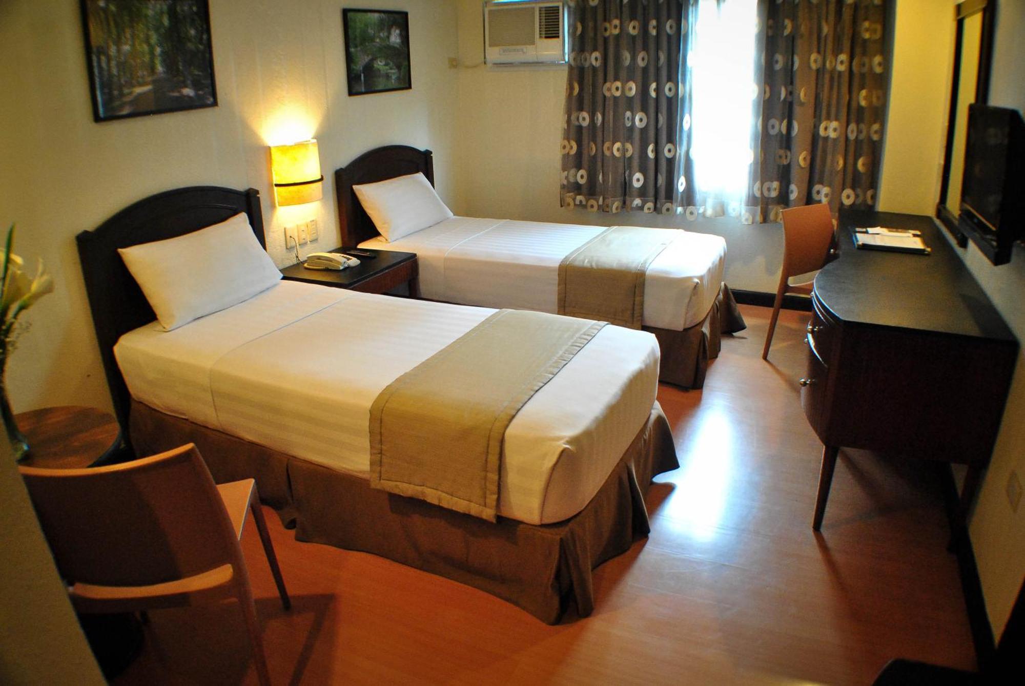 Fersal Hotel Neptune Makati Makati City Exterior photo