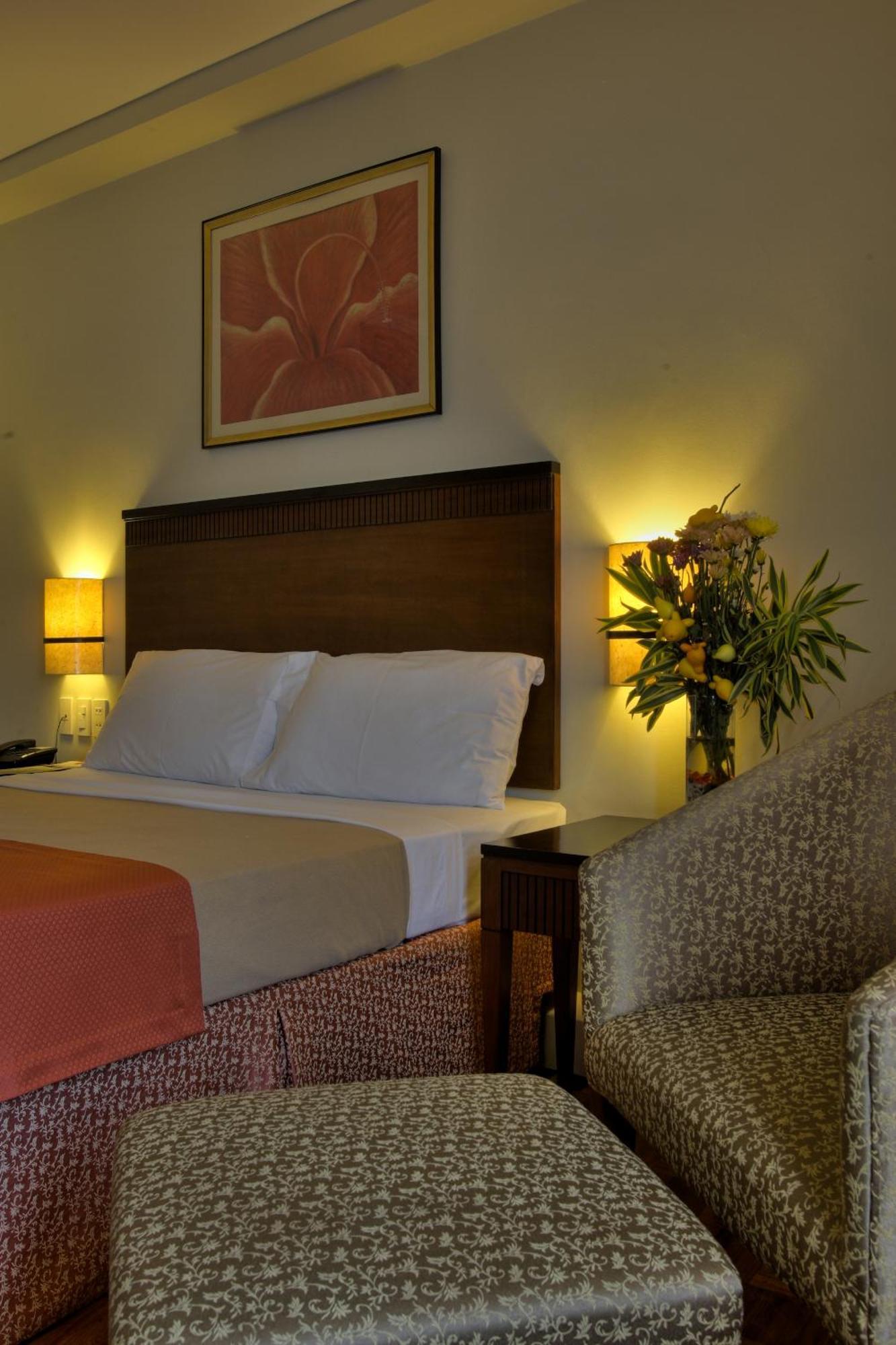 Fersal Hotel Neptune Makati Makati City Exterior photo