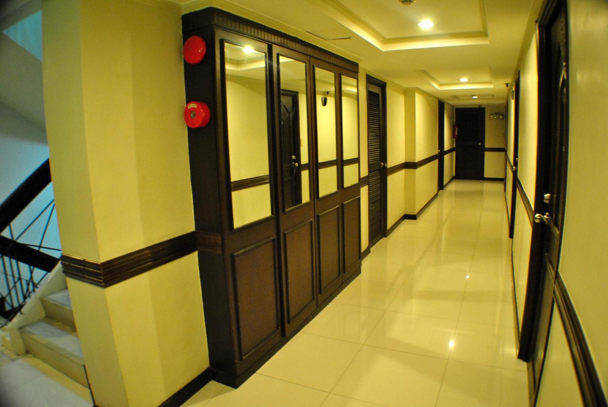 Fersal Hotel Neptune Makati Makati City Exterior photo
