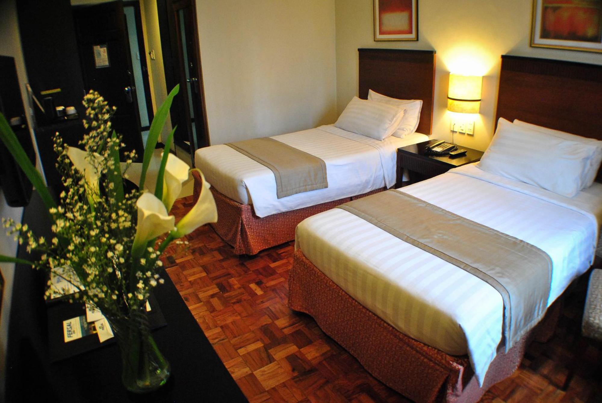 Fersal Hotel Neptune Makati Makati City Exterior photo