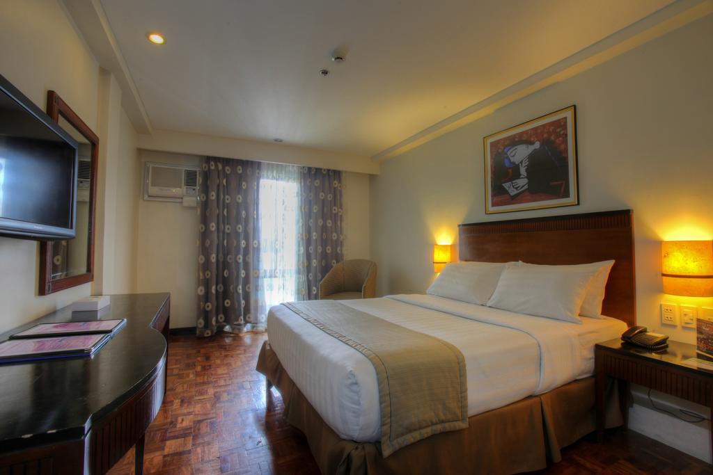 Fersal Hotel Neptune Makati Makati City Exterior photo