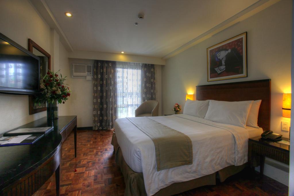 Fersal Hotel Neptune Makati Makati City Exterior photo