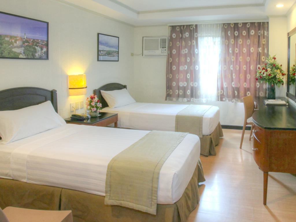 Fersal Hotel Neptune Makati Makati City Exterior photo