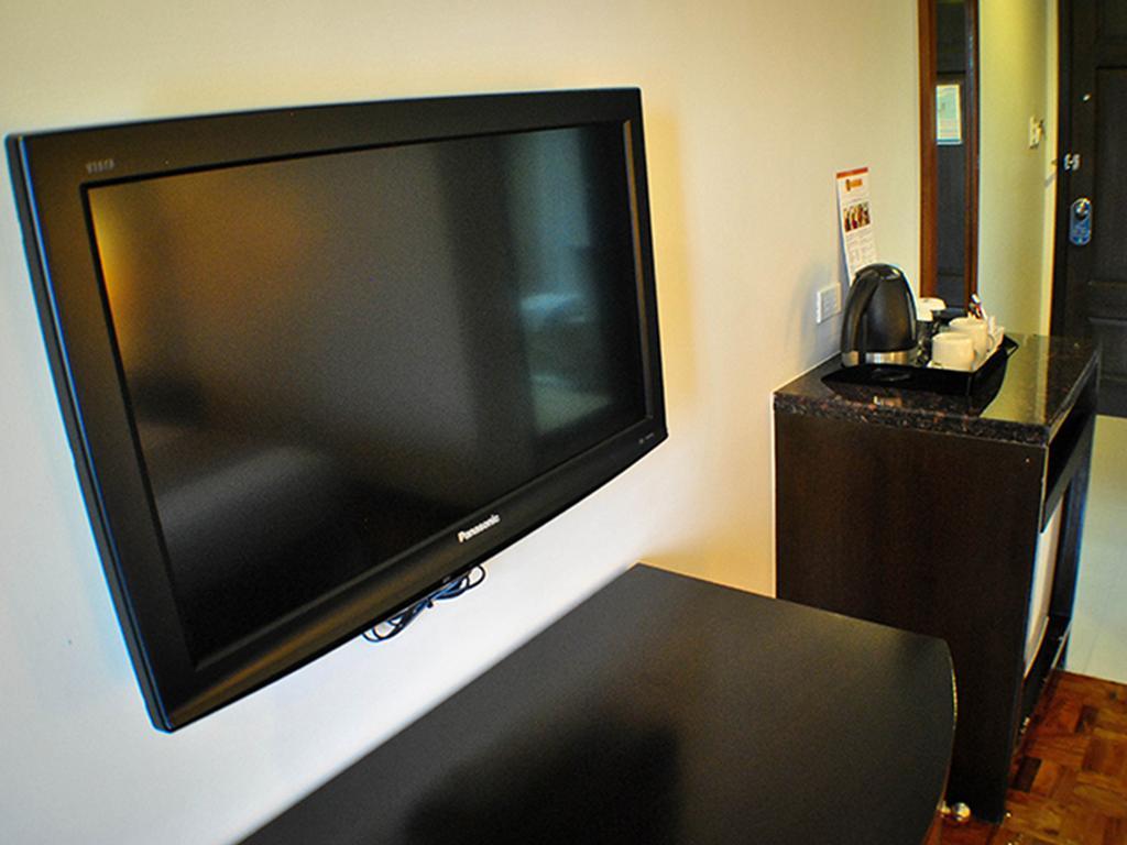 Fersal Hotel Neptune Makati Makati City Exterior photo