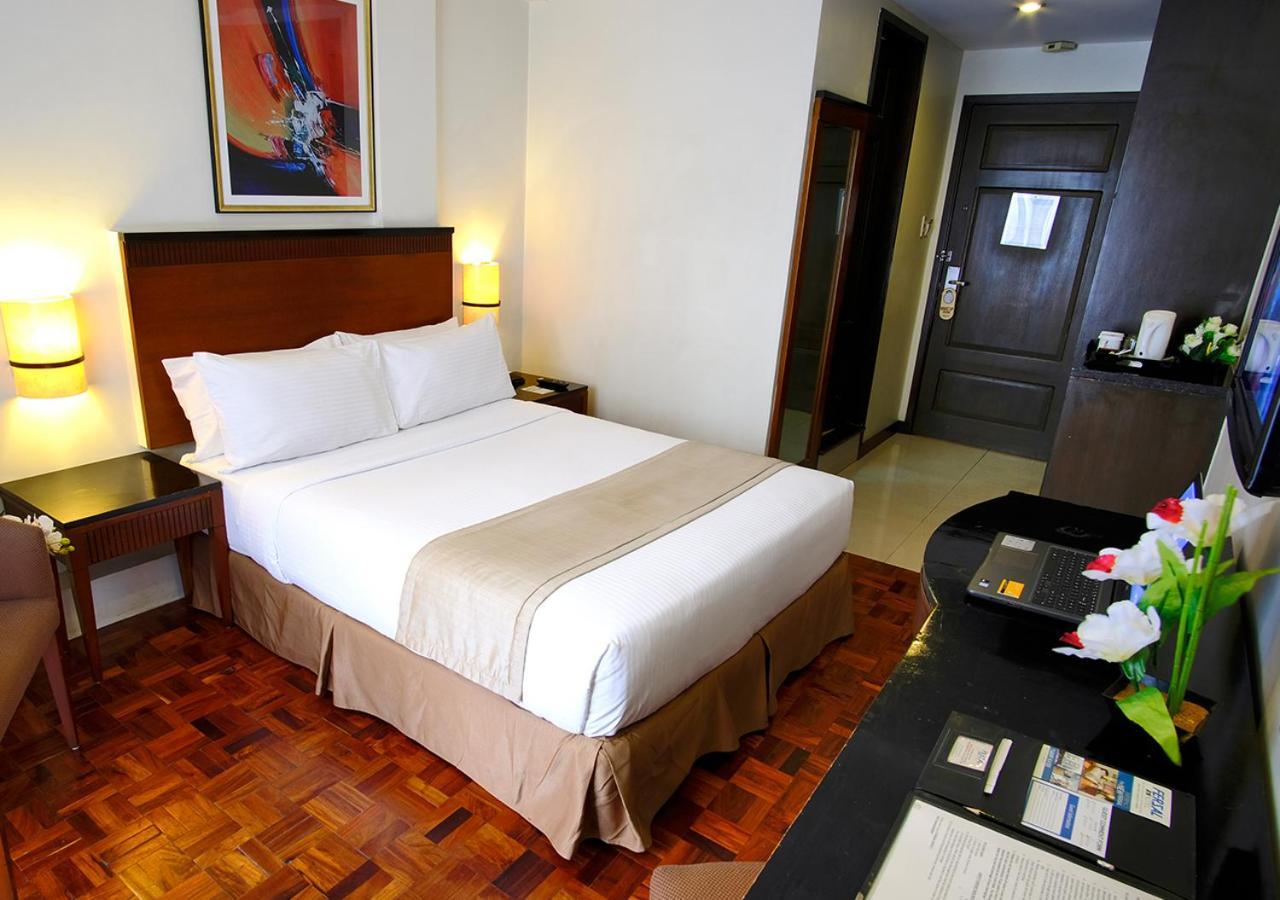Fersal Hotel Neptune Makati Makati City Exterior photo