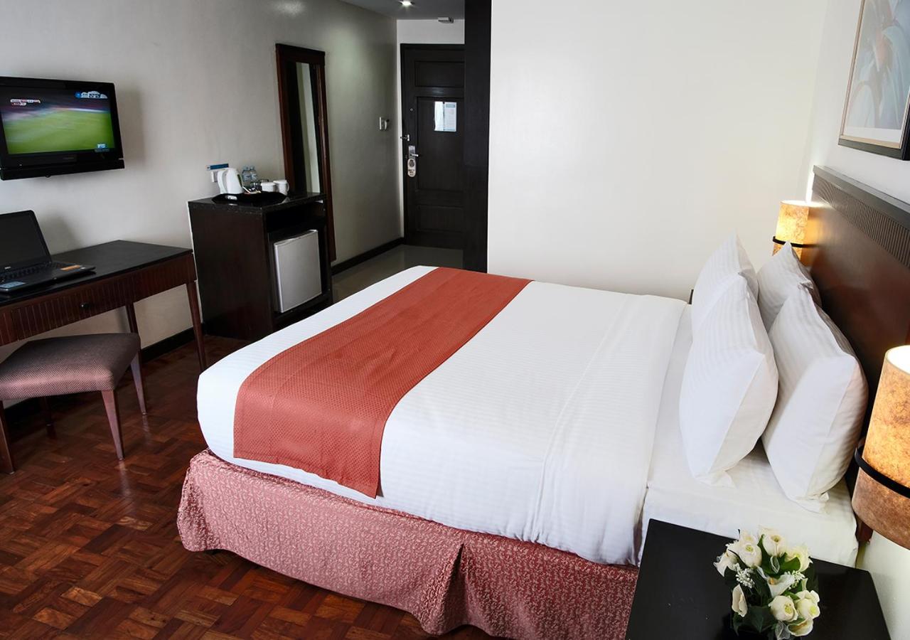 Fersal Hotel Neptune Makati Makati City Exterior photo