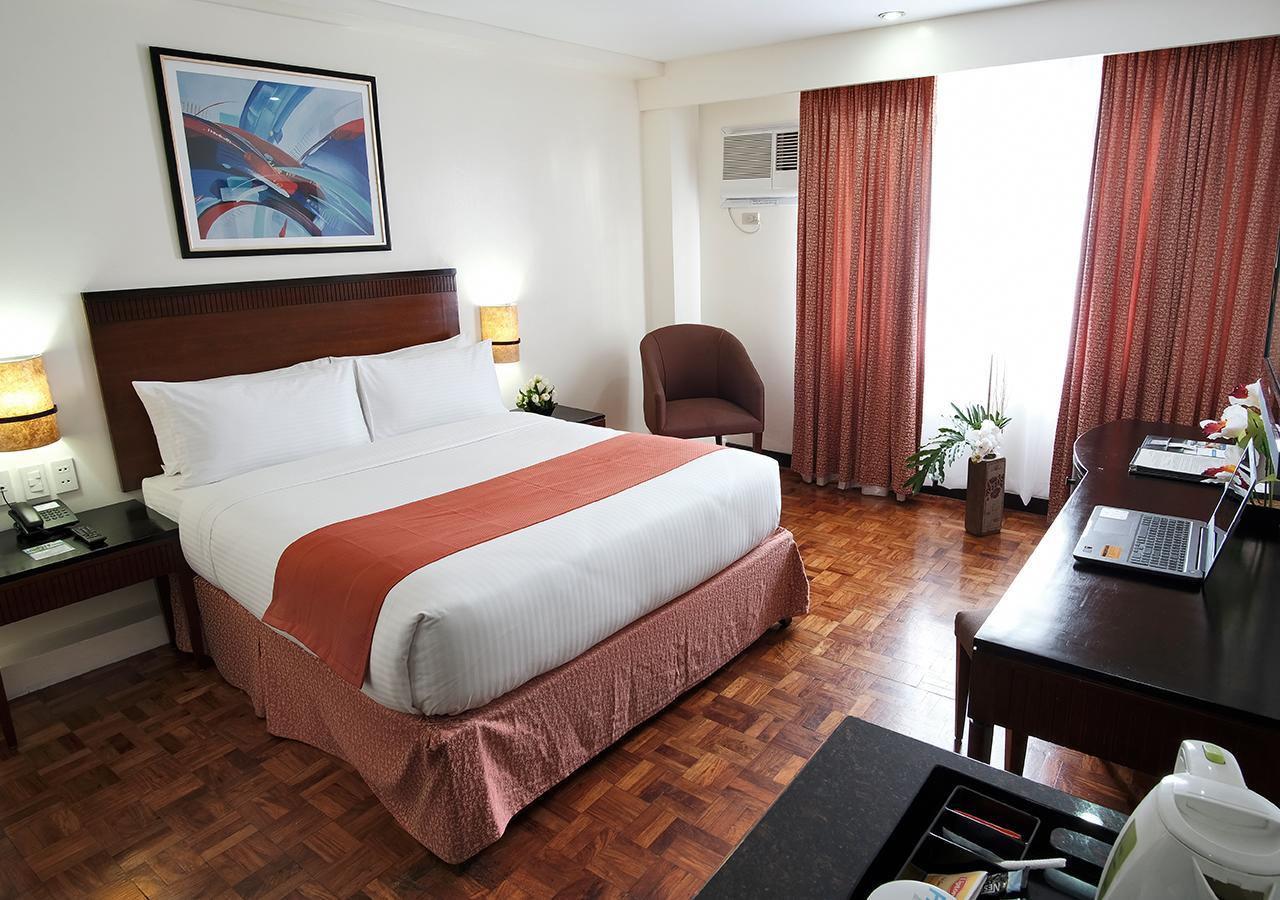 Fersal Hotel Neptune Makati Makati City Exterior photo