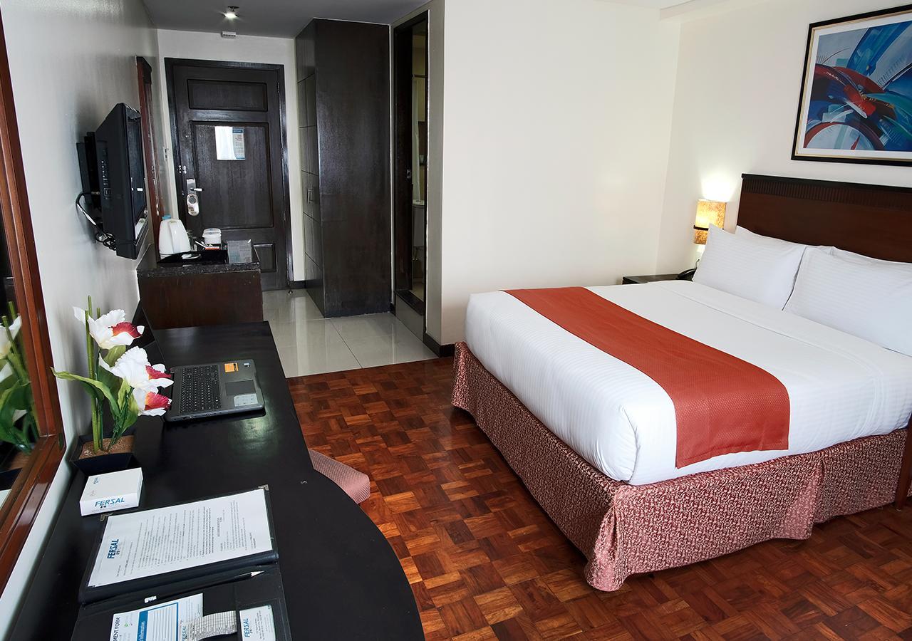 Fersal Hotel Neptune Makati Makati City Exterior photo