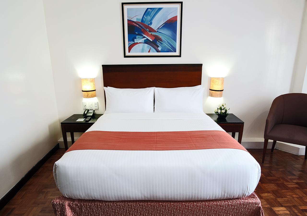 Fersal Hotel Neptune Makati Makati City Exterior photo