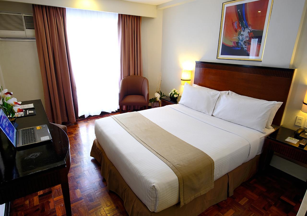 Fersal Hotel Neptune Makati Makati City Exterior photo