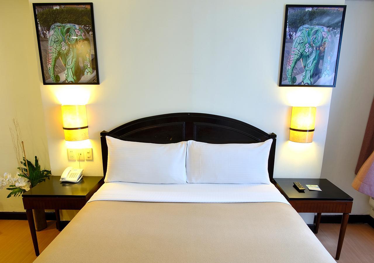 Fersal Hotel Neptune Makati Makati City Exterior photo